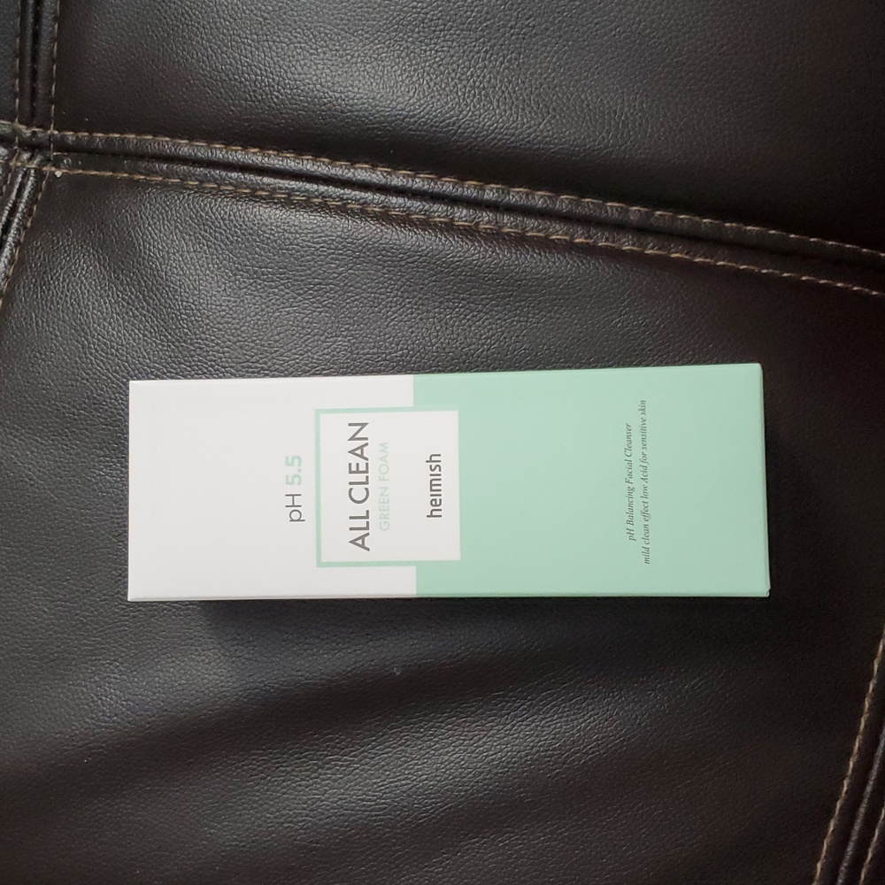 HEIMISH USA All Clean Green Foam Cleanser - Mint and White